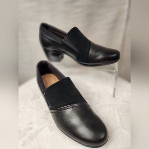 CLEARANCE - Clarks slip on black leather Size womans 8 with elastic comfort